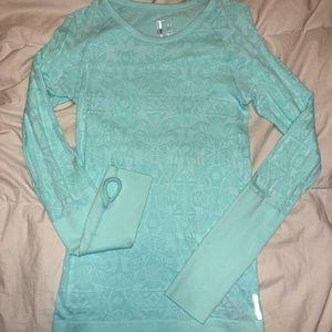 Women’s long sleeve active top - size M/L